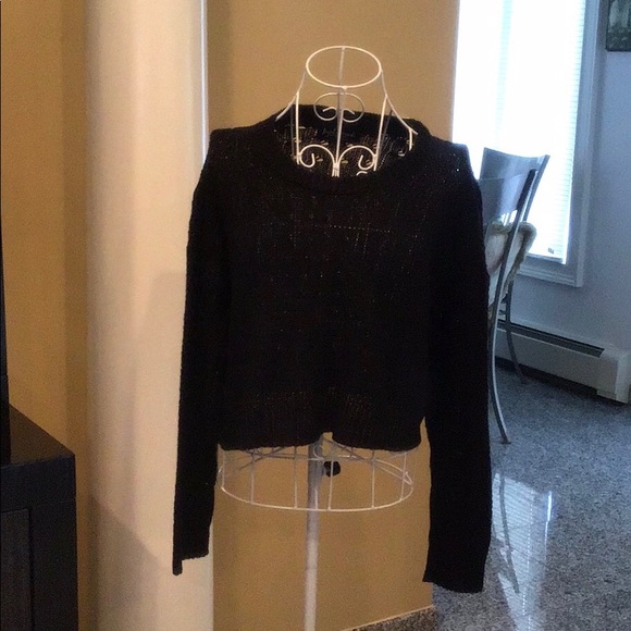 Black short sweater - Picture 2 of 3